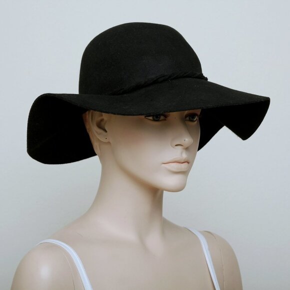Accessories - Black Wide Brim‎ Floppy Hat